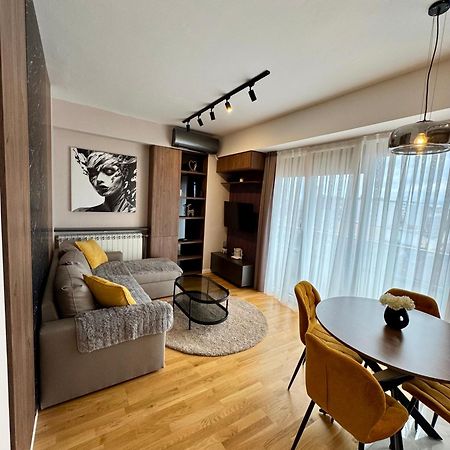 Downtown Riverside Apartments Скопье Экстерьер фото