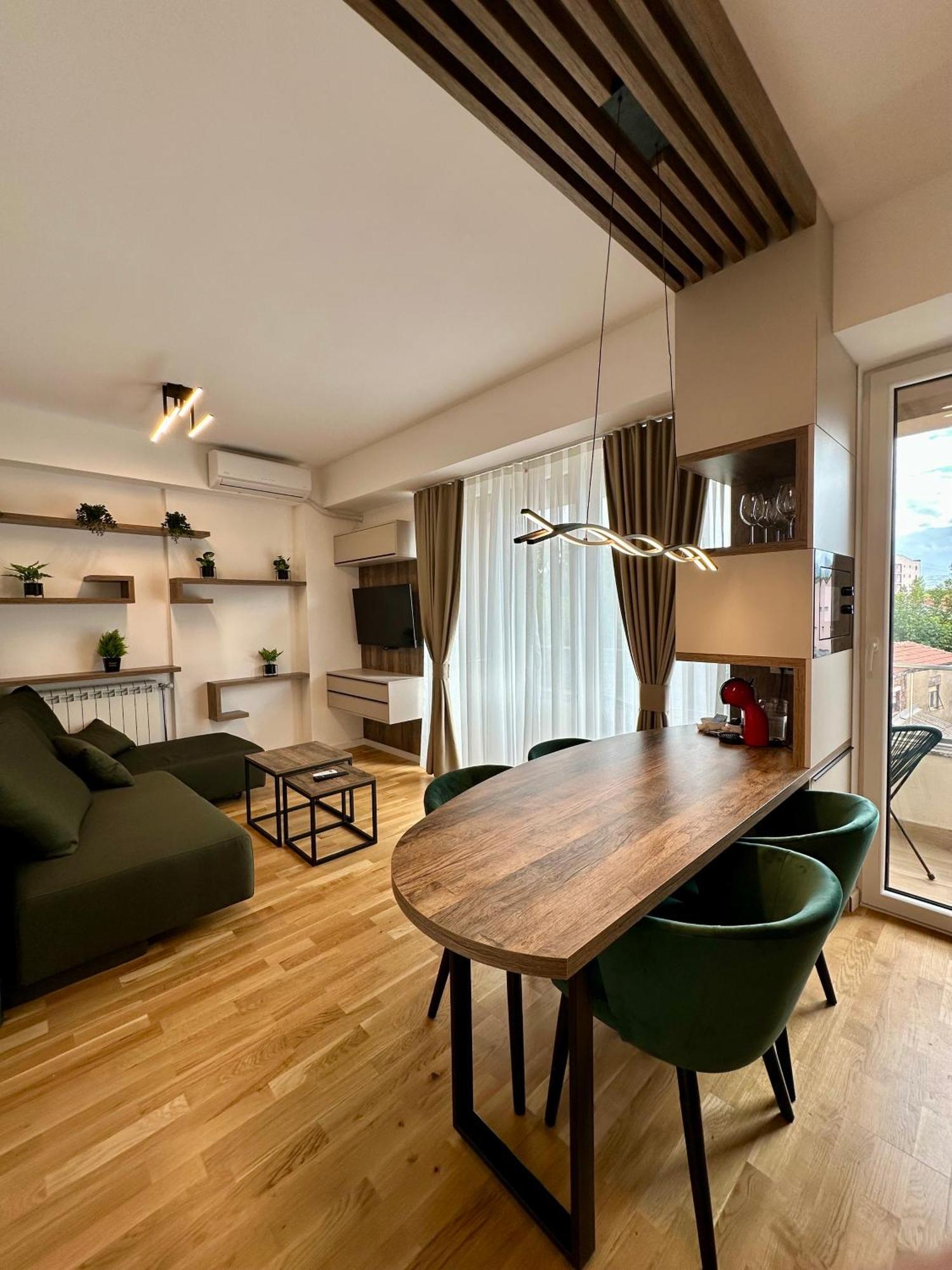 Downtown Riverside Apartments Скопье Экстерьер фото