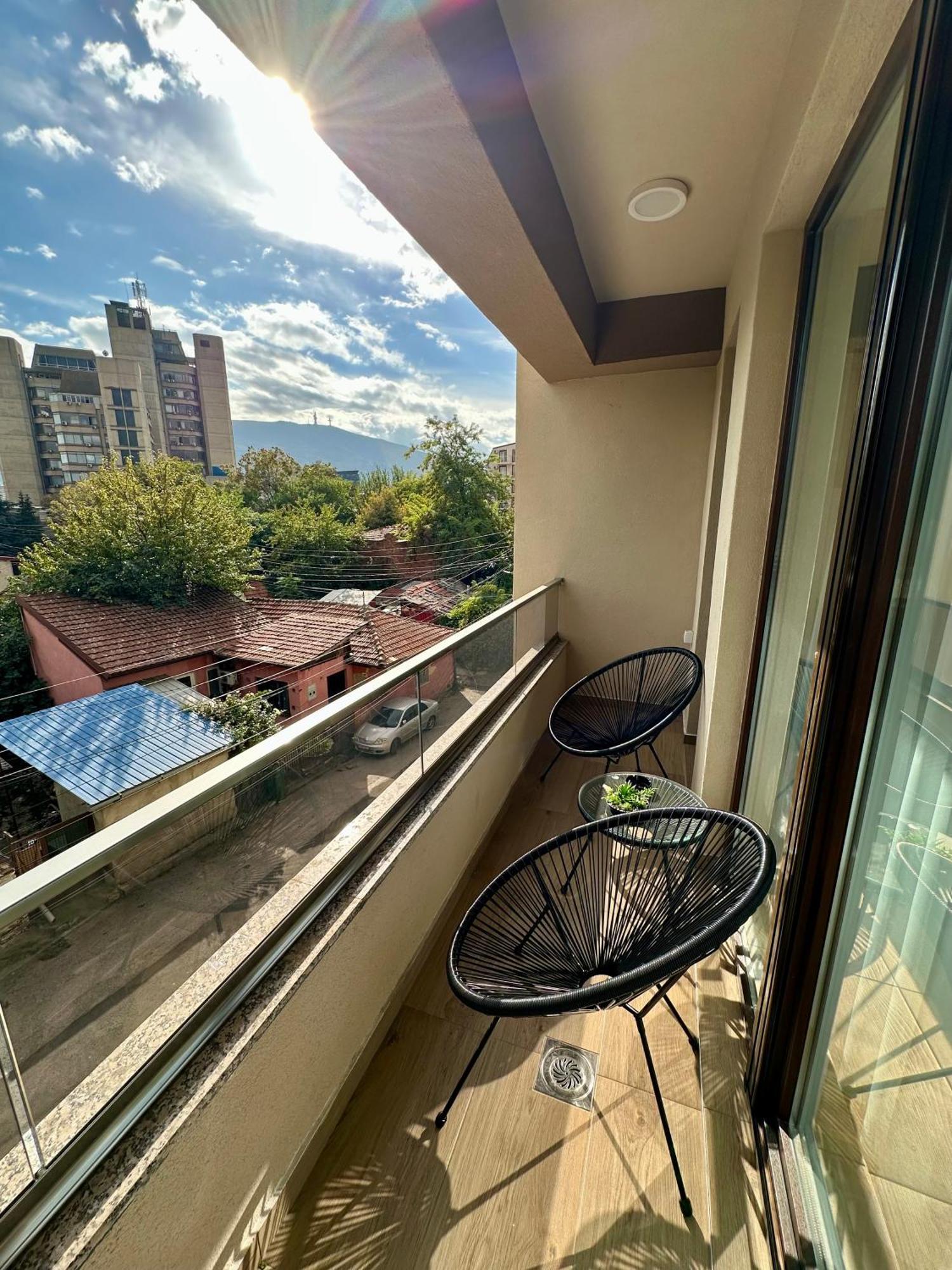Downtown Riverside Apartments Скопье Экстерьер фото