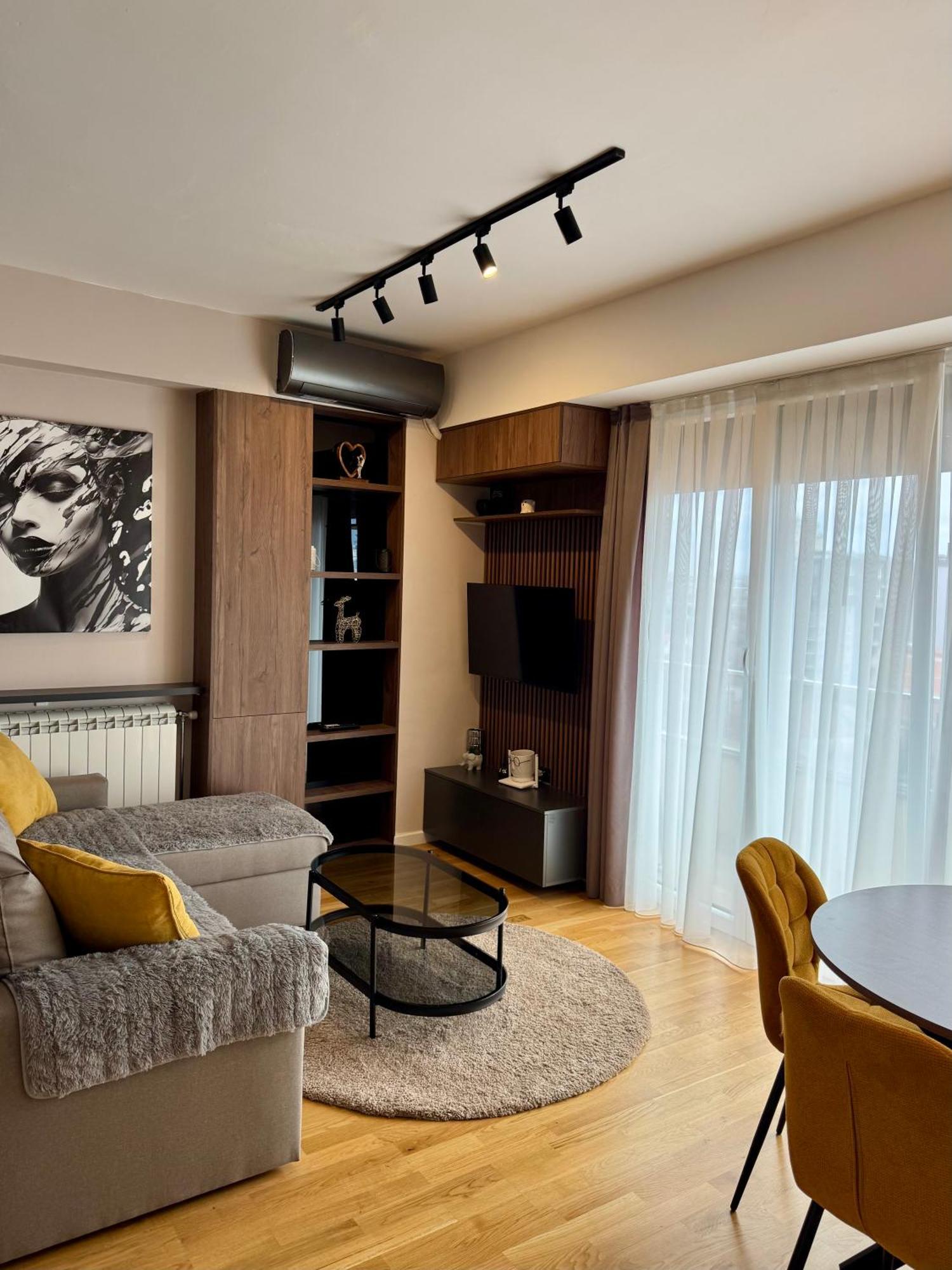 Downtown Riverside Apartments Скопье Экстерьер фото