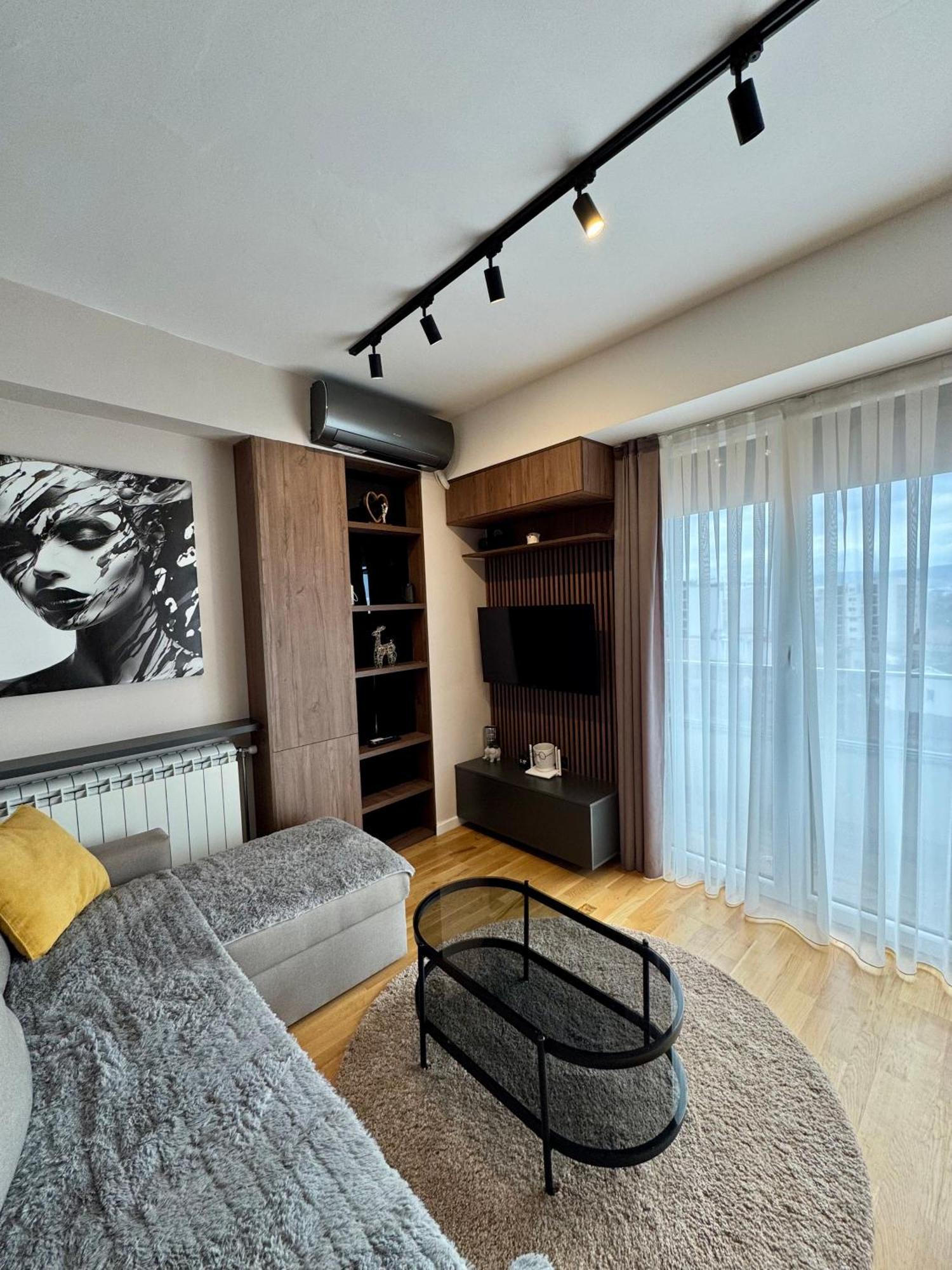 Downtown Riverside Apartments Скопье Экстерьер фото