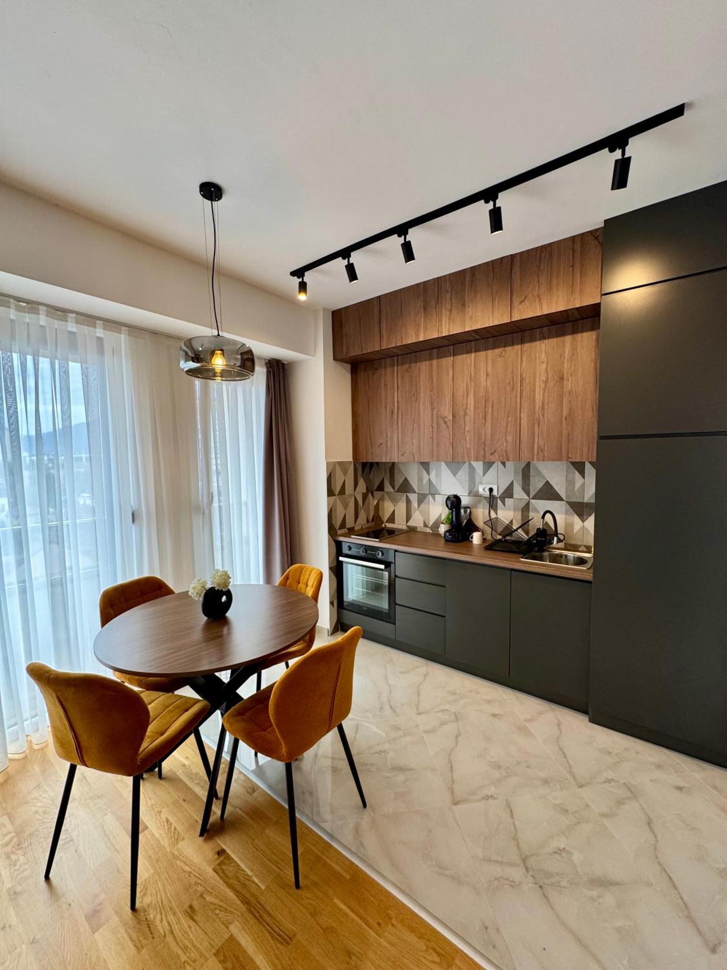 Downtown Riverside Apartments Скопье Экстерьер фото