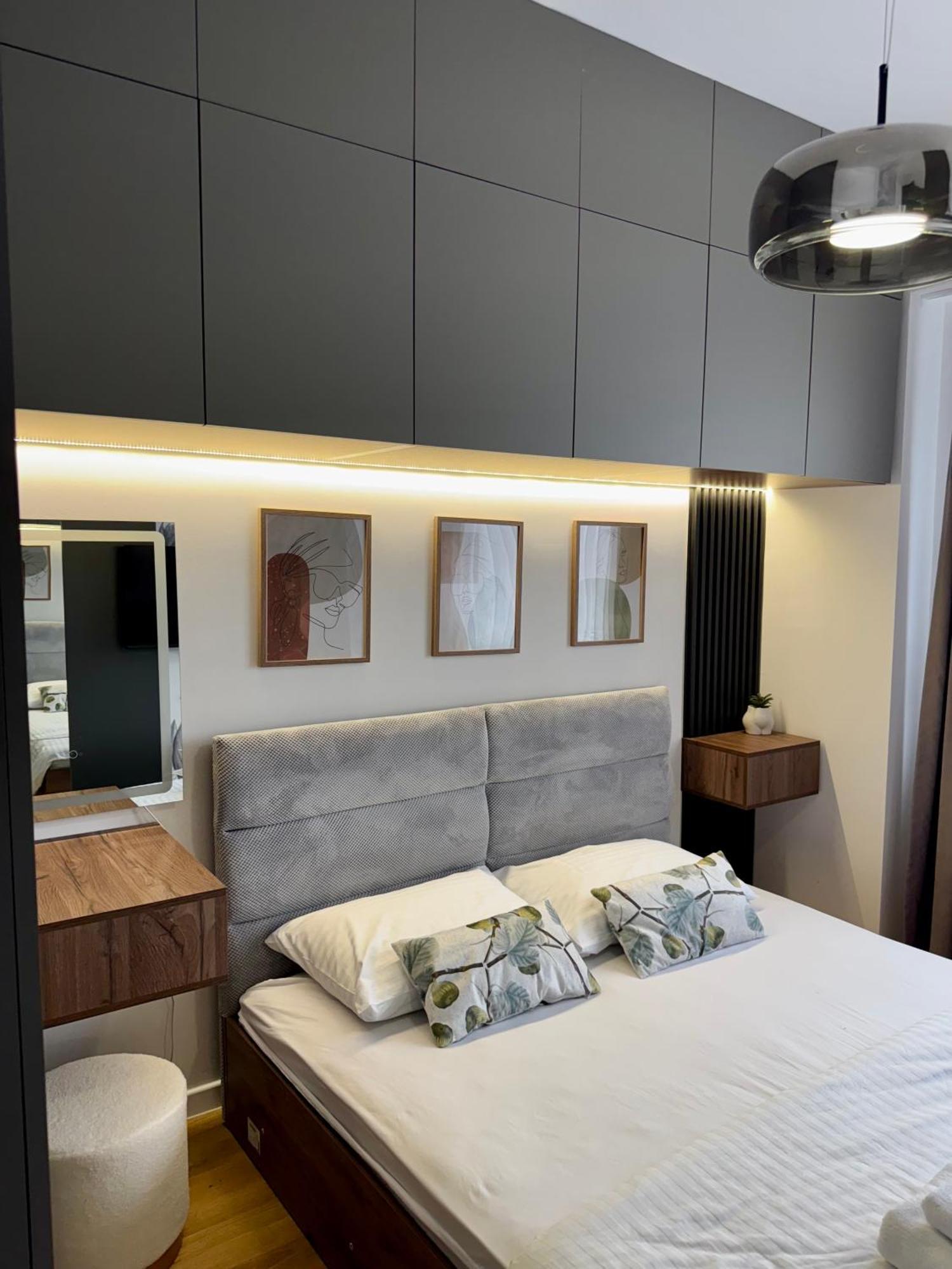 Downtown Riverside Apartments Скопье Экстерьер фото
