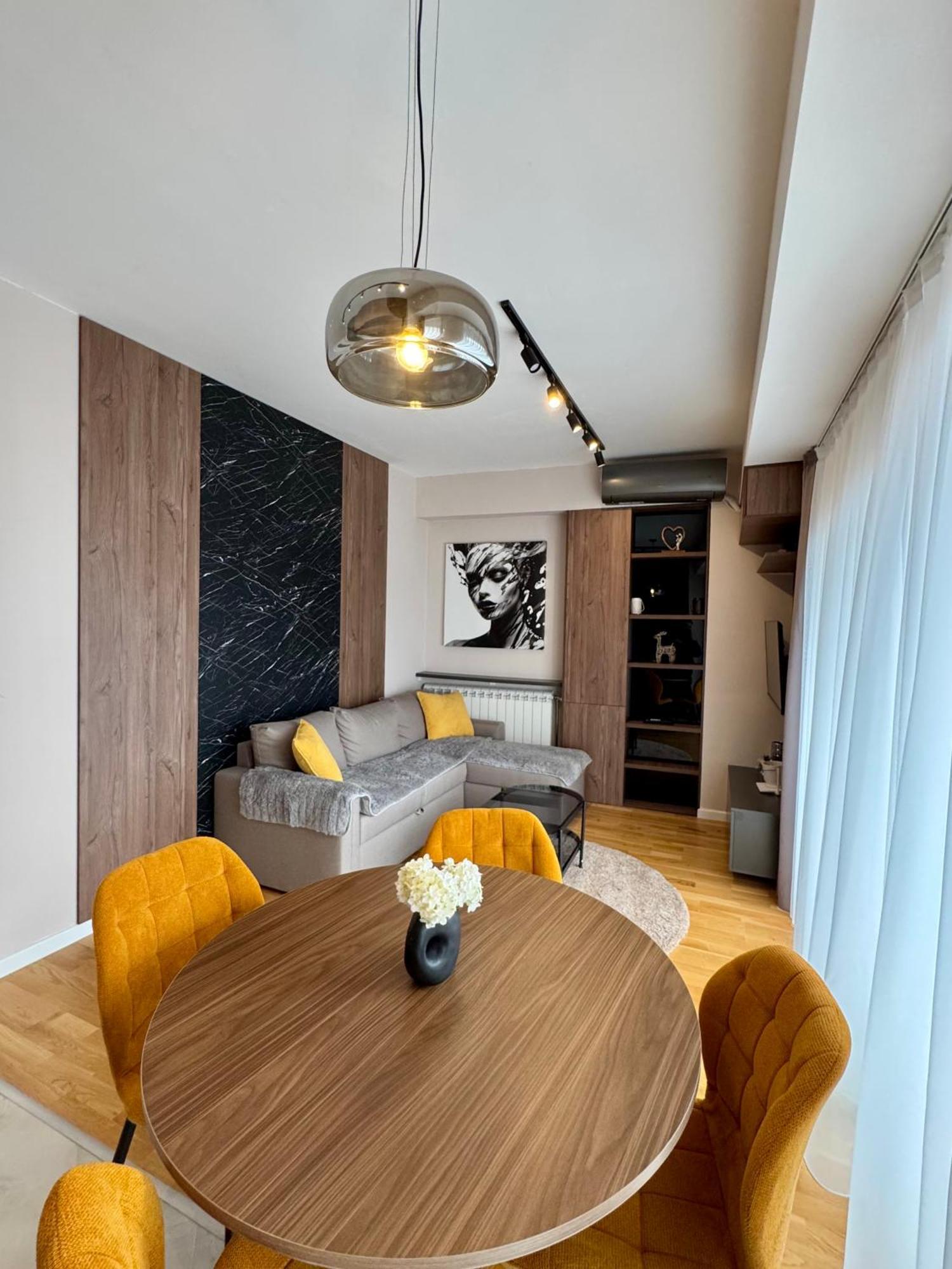 Downtown Riverside Apartments Скопье Экстерьер фото