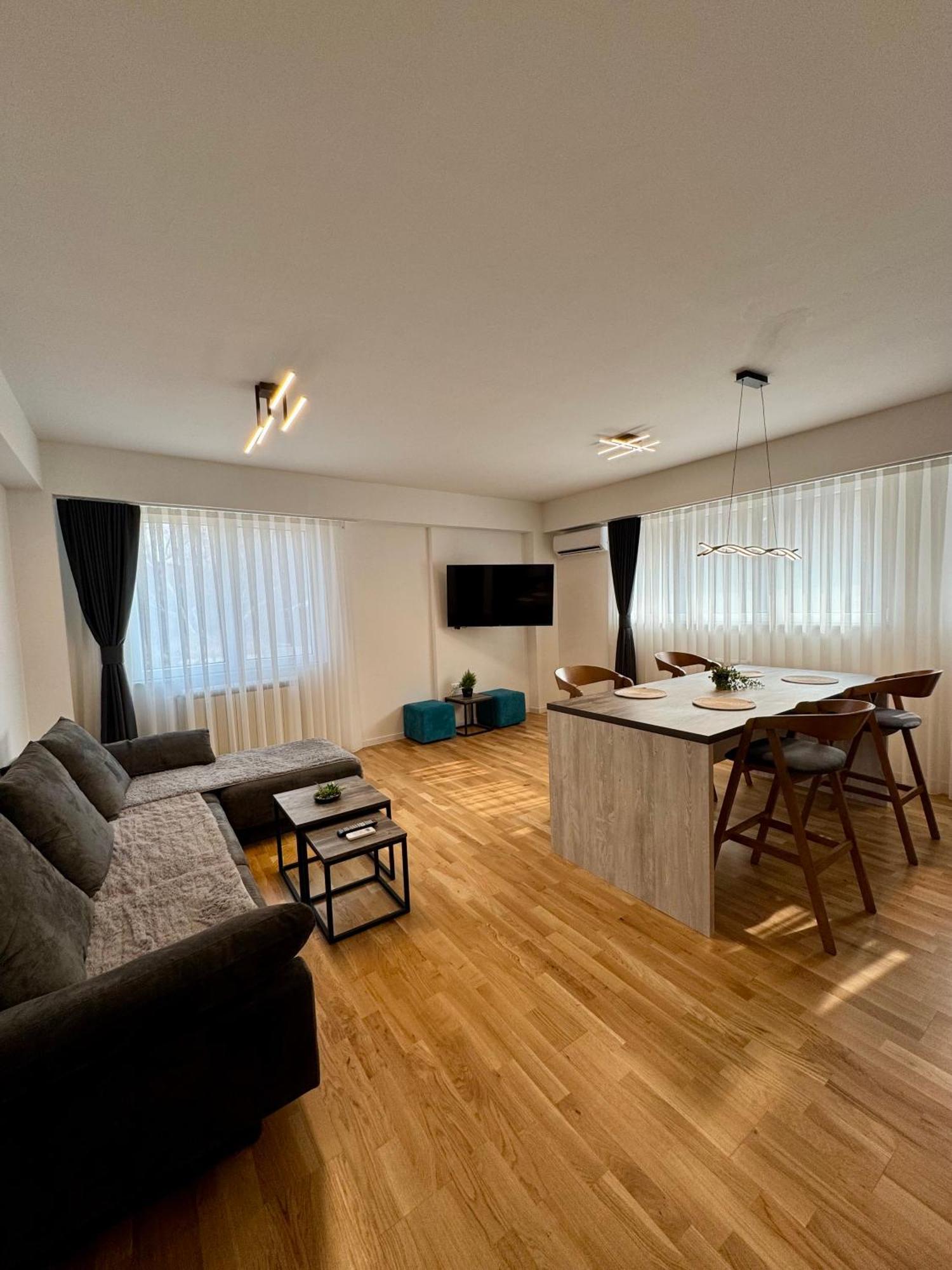 Downtown Riverside Apartments Скопье Экстерьер фото