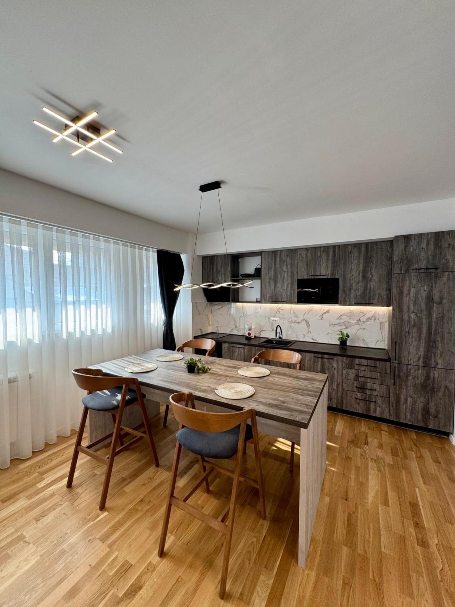 Downtown Riverside Apartments Скопье Экстерьер фото